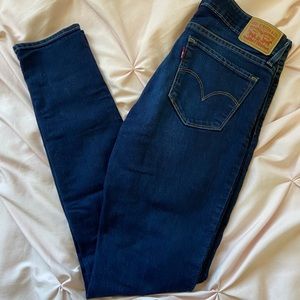 Dark Wash Mid-rise Levi’s 711 skinny jeans. Size 27.